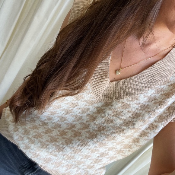 The Essential Houndstooth Sweater Vest - Picture 5 of 9